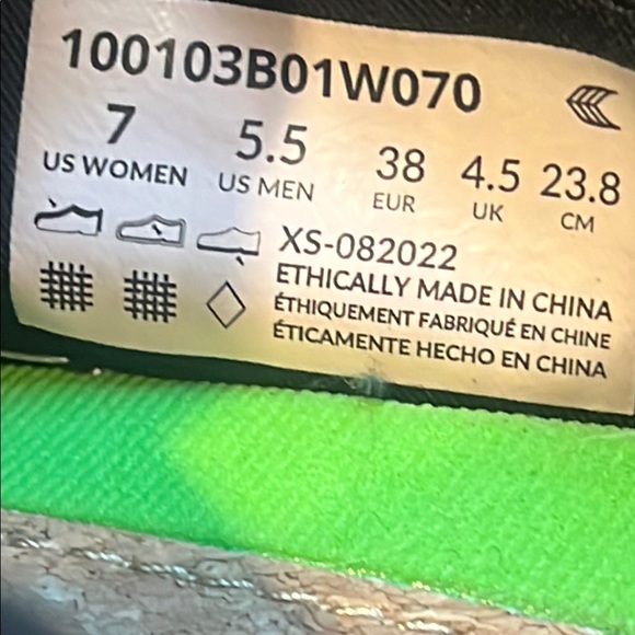 Cariuma Black Canvas Sneakers - Picture 4 of 14